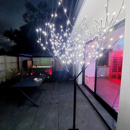 Un Sejour Romantique En Couple Avec Jacuzzi Prive Chromotherapie Jardin Maison Privee Ychoux Exterior foto