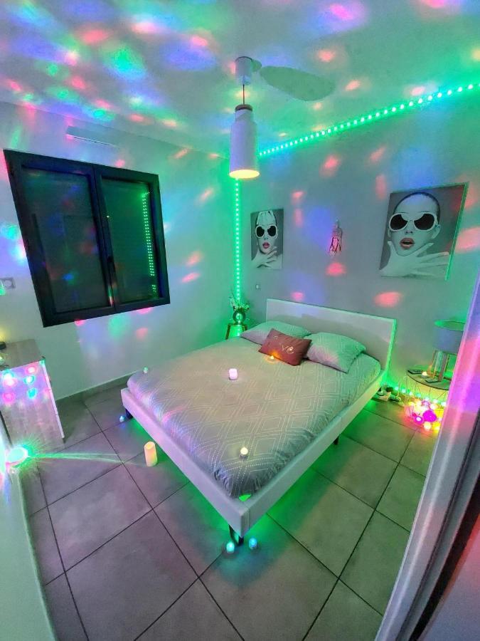 Un Sejour Romantique En Couple Avec Jacuzzi Prive Chromotherapie Jardin Maison Privee Ychoux Exterior foto
