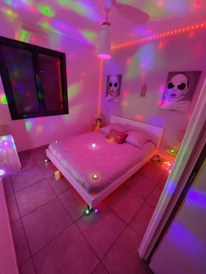 Un Sejour Romantique En Couple Avec Jacuzzi Prive Chromotherapie Jardin Maison Privee Ychoux Exterior foto