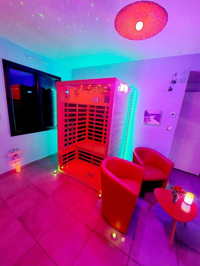Un Sejour Romantique En Couple Avec Jacuzzi Prive Chromotherapie Jardin Maison Privee Ychoux Exterior foto